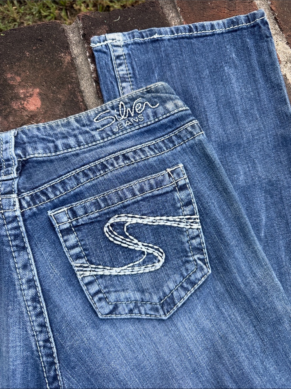 Silver "Aiko" boot cut blue jeans size 29 - Picture 2 of 7